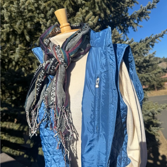 Talbots Quilted Shirttail Vest in a Vibrant Sapphire Blue - Picture 4 of 7